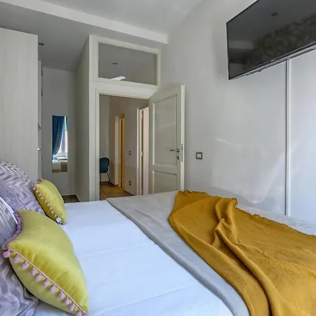 Via Macci, 59 - Charming - Stylish In A Vibrant Neighborhood With So Comfortable Beds!